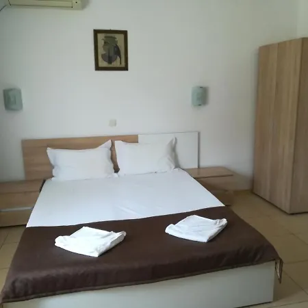 Casa Mevas Костинешти